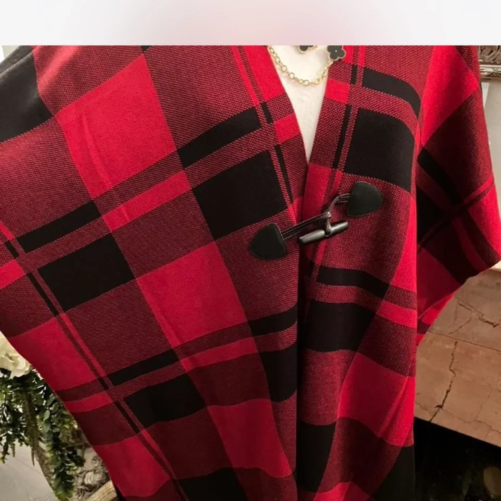 Tommy Hilfiger Chic Red and Black Plaid Poncho toggle closure.